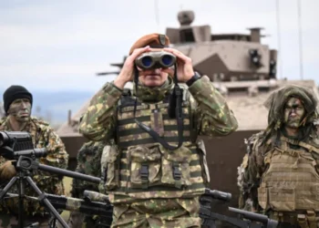 4 români din 5 nu au încredere în capacitatea guvernului de a proteja populaţia în cazul unui pericol armat (sondaj)