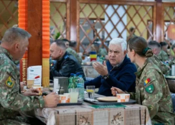 Ministrul apărării s-a întâlnit cu militarii români din misiunea UE în Bosnia: Stabilitatea Balcanilor de Vest va rămâne o prioritate de importanţă strategică şi pentru securitatea euro-atlantică