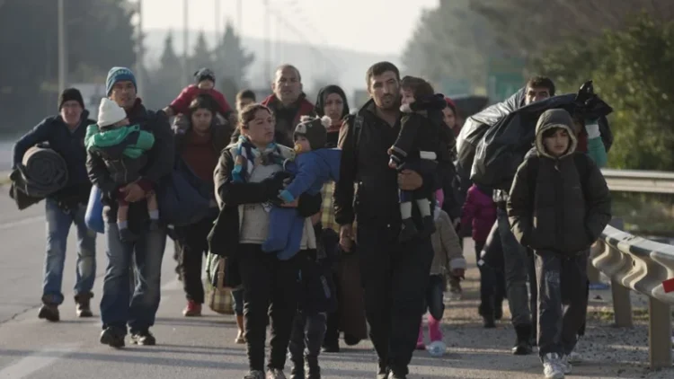 Exodul afganilor din Pakistan se intensifică pe fondul temerilor de deportare