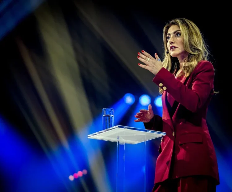 Dilan Yeşilgöz, refugiată din Turcia, are mari șanse să fie următorul lider al Olandei și prima femeie prim-ministru din istoria țării