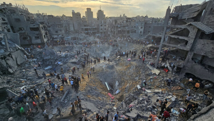 Războiul urban din Gaza, mai sângeros decât cel din Irak. „Copiii cărau alți copii răniți și fugeau. Cadavrele atârnau pe dărâmături“ Războiul urban din Gaza, mai sângeros decât cel din Irak. „Copiii cărau alți copii răniți și fugeau. Cadavrele atârnau pe dărâmături“
