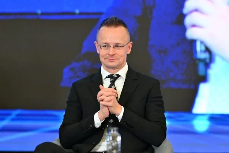 Peter Szijjarto: Presiunea pusă pe noi să renunţăm la gazul rusesc înseamnă să ne aruncăm în aer aprovizionarea cu gaze; taxa Bulgariei pe gazul rusesc – pericol pentru siguranţa aprovizionării Ungariei și Serbiei