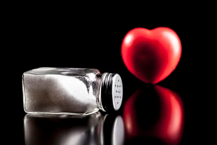 Medic cardiolog: Dezastruos în România este consumul excesiv de sare. 1 din 2 români moare prin boală cardiovasculară