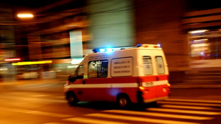 Ai voie să circuli în spatele unei ambulanțe aflate în misiune? Ce riscă șoferii care fac asta