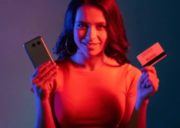 Contul bancar este de acum gratuit prin lege: Băncile nu au voie să refuze clienții