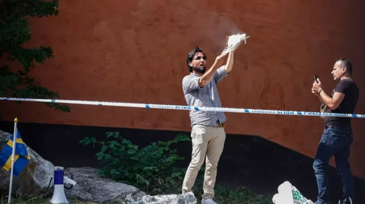 Danemarca adoptă o lege prin care interzice arderea Coranului şi alte înscrieri religioase