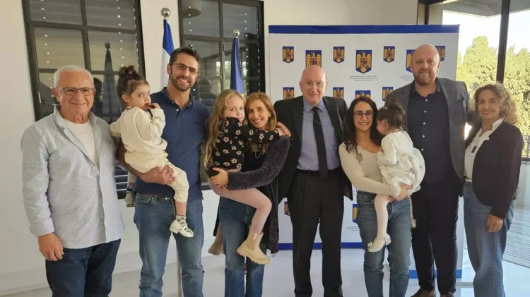 Două ostatice eliberate de Hamas au primit cetăţenia română. Una dintre ele apăruse într-o înregistrare video difuzată de gruparea teroristă