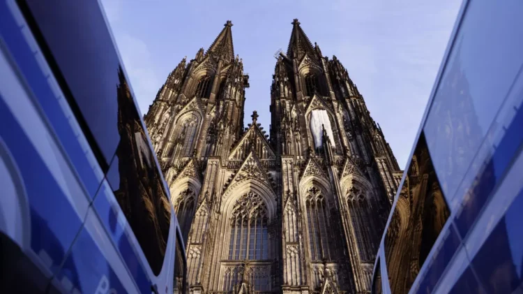 Poliția germană a dejucat un atac terorist asupra catedralei din Koln în seara de Anul Nou. Trei islamiști au fost arestați