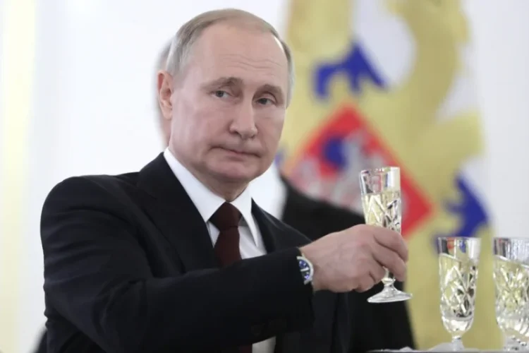 Putin a deschis șampania. Prea devreme?