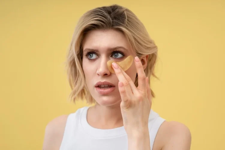 Trucuri eficiente prin care poți scăpa de ridurile din jurul ochilor