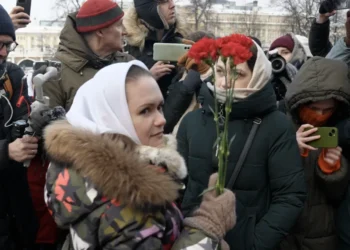 Protest rar al unor femei din Rusia care cer ca bărbații lor să se întoarcă acasă de pe front. „Va trebui să așteptăm să fie trimiși înapoi în sicrie?”