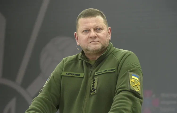 Zelenski l-a demis pe generalul Zalujnîi de la comanda forţelor armate. Postul va fi preluat de generalul Sîrski