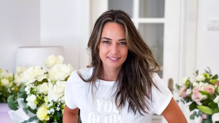 Andreea Raicu, despre familiile perfecte pe social media: „În casele lor curg lacrimile șiroaie din cauza aventurilor extraconjugale”