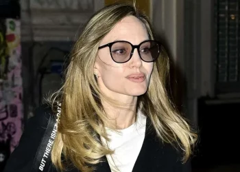 Angelina Jolie este blondă! Vezi schimbarea spectaculoasă de look a actriței