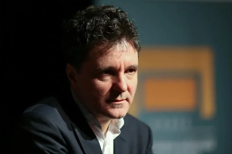 Zece lucruri pe care nu le știai despre viața personală a lui Nicușor Dan: Despre nume și tunsoare, cât plătește chirie și de ce nu este căsătorit cu partenera sa de aproape 20 de ani