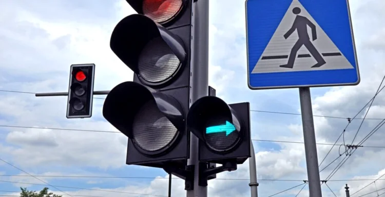 2024: Ce pățesc șoferii care blochează banda cu semafor intermitent la dreapta?