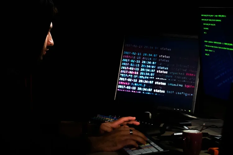 SUA, Marea Britanie și Noua Zeelandă acuză China de atacuri cibernetice care vizează politicieni și companii