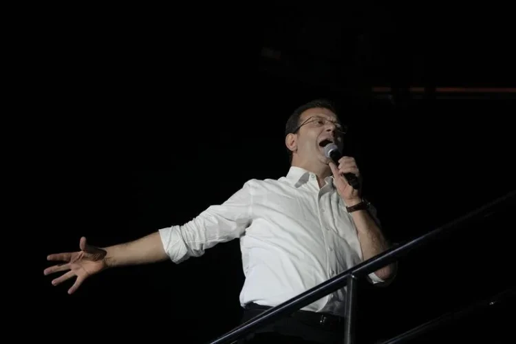 „Singurul om care l-a învins pe Erdogan de trei ori”. După victoria zdrobitoare din Istanbul, Ekrem Imamoglu devine marele rival al regimului islamist și un posibil viitor președinte al Turciei
