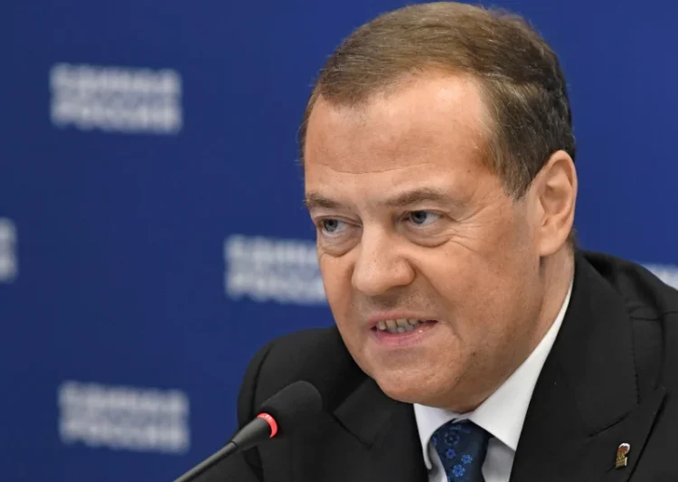 Iulian Fota: Declarația lui Medvedev 🤡 că „românii nu sunt o națiune” este un atentat la identitatea noastră națională