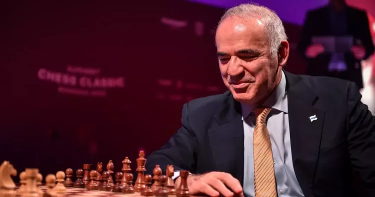 Garry Kasparov, fostul campion mondial la șah, a fost trecut de Putin pe lista teroriștilor
