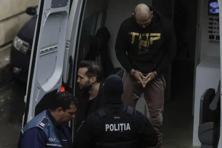 Frații Tate au fost reținuți din nou în România pentru acuzații de abuz Frații Tate au fost reținuți din nou în România pentru acuzații de abuz