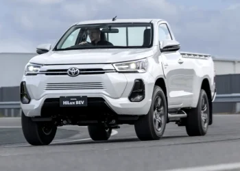 Toyota anunță că Hilux va primi o versiune electrică în 2025 Toyota anunță că Hilux va primi o versiune electrică în 2025