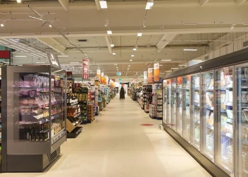 De la poarta fermei pe raft. Cum se modifică prețurile în România vs celelalte state din UE