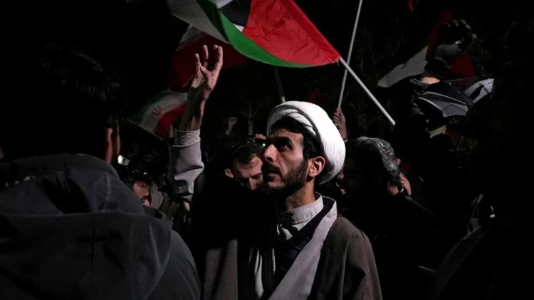 Războiul din umbră dintre Israel și Iran a ieșit la lumină. Ce urmează?