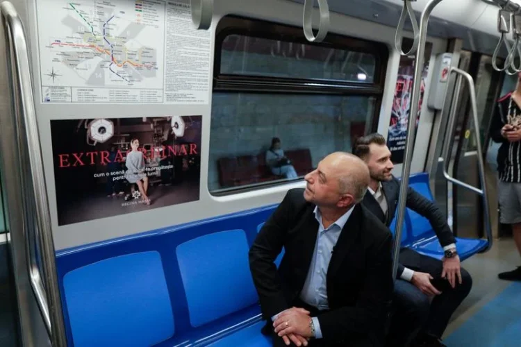 Surprins săptămâna trecută de HotNews.ro la o acțiune electorală cu un BMW X6 nedeclarat, Cîrstoiu a anunțat azi presa că folosește metroul ca să plece cu Firea și Băluță de la un eveniment electoral