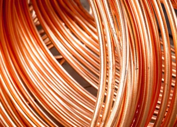 Rusia şi China fac comerţ cu cupru deghizat ca deşeuri pentru a evita taxele şi sancţiunile