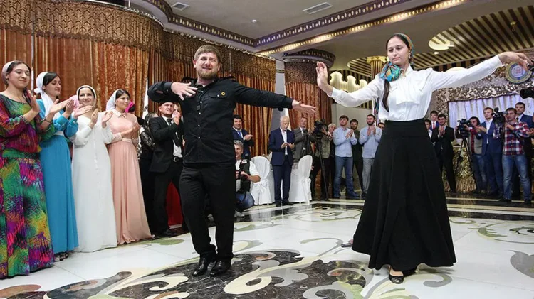 Ramzan Kadîrov a interzis în Cecenia muzica „prea rapidă sau prea lentă” 🤣 : „Este inadmisibil să împrumuți cultura muzicală de la alte popoare”