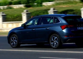 Cum se face încadrarea pe benzi după virajul la stânga? Pe ce bandă se iese din sensul giratoriu