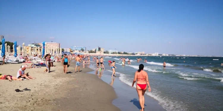 Cel puțin 26 de milioane de euro s-au cheltuit în vacanța de 1 Mai și Paște, pe litoralul românesc. Notă de plată record, plătită de un turist din Anglia