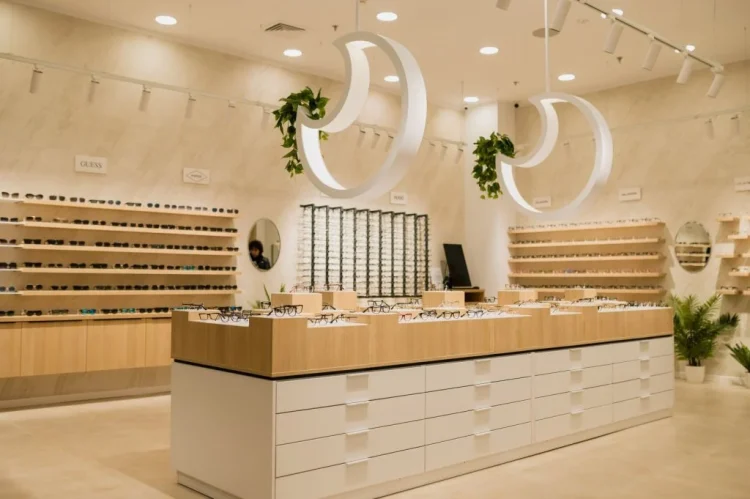 Lensa a ajuns la venituri de peste 207 milioane de lei în 2023. Compania are o rețea de 81 de magazine în piața locală