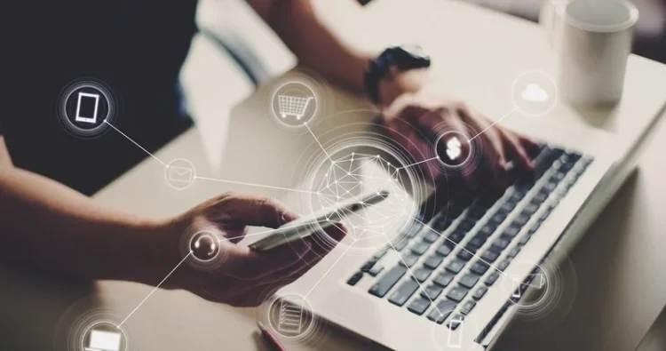Studiu IGPR: Când fac cumpărături online, un procent important dintre adulți nu verifică dacă pagina magazinului e reală