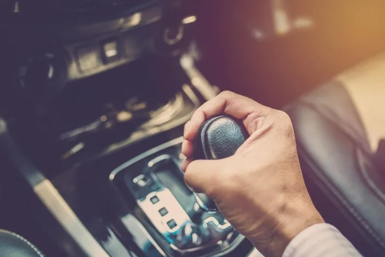 Totul despre frâna de motor. Când și cum ar trebui s-o folosești?