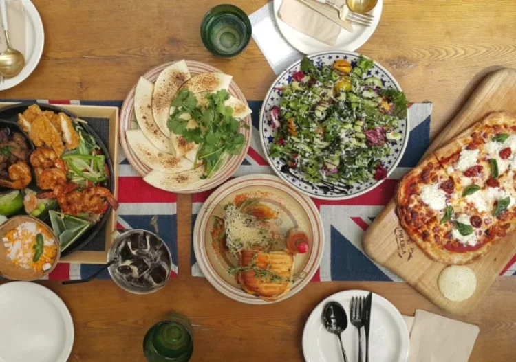 STUDIU: Ce și cât au comandat românii de la restaurant în 2023