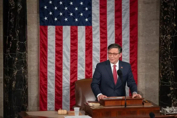 Ucrainenilor ar trebui să li se permită să lupte „așa cum consideră potrivit”, spune șeful Camerei Reprezentanţilor