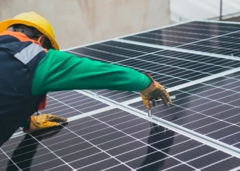 Investiție de 300.000 de euro în panouri solare. Hotelurile Ana și Crowne Plaza din Capitală au panouri fotovoltaice pe acoperișuri