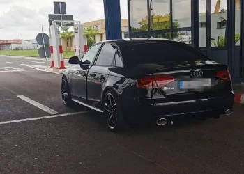 Șoferii pot trece granița cu o dovadă înlocuitoare a permisului auto? Ce prevede legea internațională