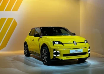 Electricul Renault 5, disponibil pe piața din România