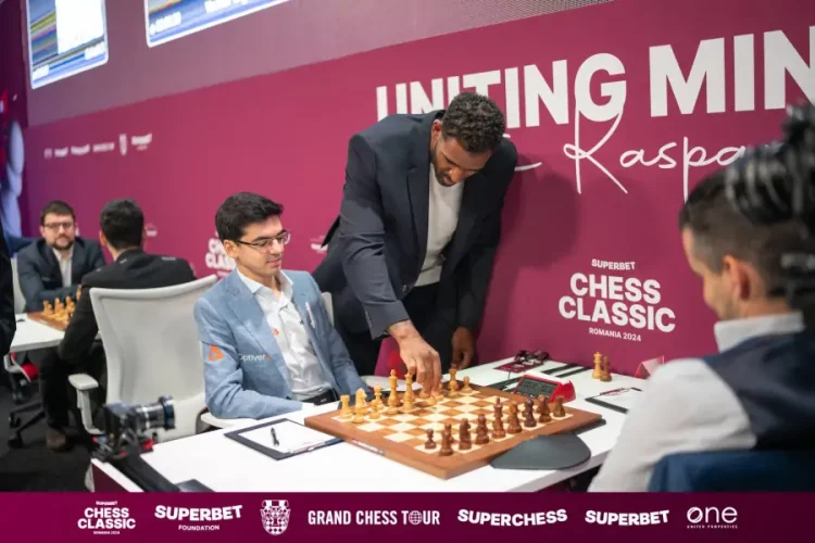 A treia rundă de confruntări de la Superbet Chess Classic România 2024 s-a încheiat cu cinci remize