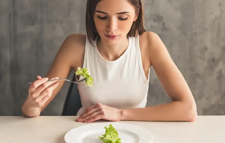 Bulimia nervosa la adolescenti – semne, simptome si tratament