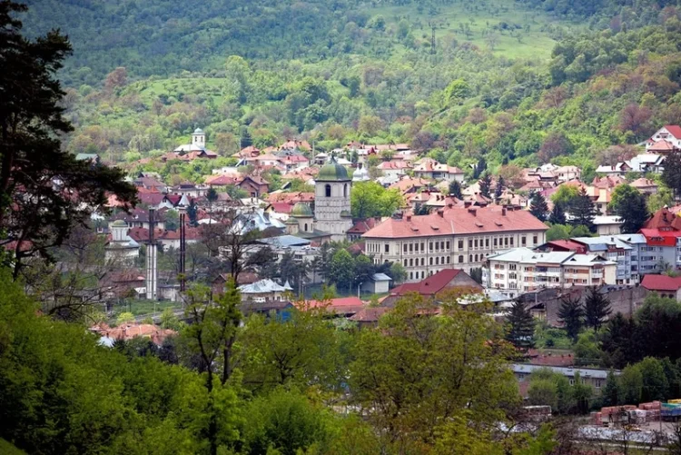 Viața în Câmpulung, orașul ce ar putea da viitorul președinte al României