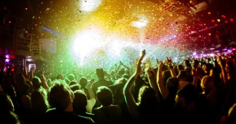 Cum să nu îți iei țeapă când cumperi bilete la „mâna a doua” pentru festivaluri: un român pierde anual peste 1.400 lei din acest motiv