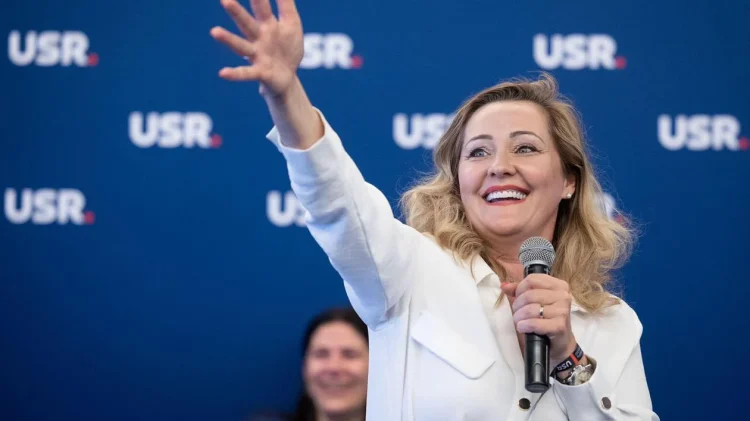 Culisele luptei pentru șefia USR. Elena Lasconi, favorită pentru președinție. Pe cine are în spate