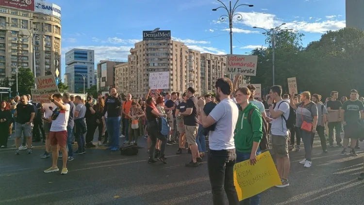 Renumărarea voturilor. Continuă protestele în Piața Victoriei: Dacă nu ați avea nimic de ascuns, nu ați refuza renumărarea
