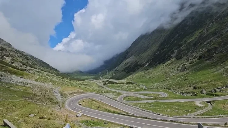 Se redeschide circulația de Transfăgărașan. Drumul va fi deschis doar pe timpul zilei