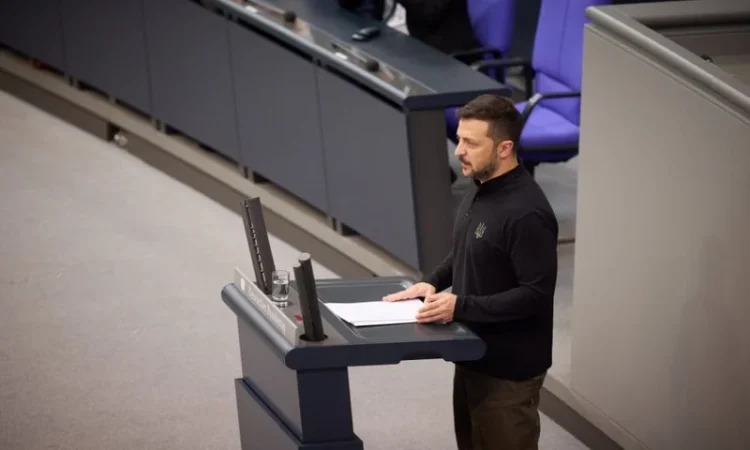 Din Bundestag, Volodimir Zelenski invocă căderea Zidului Berlinului pentru a arăta că nu poate exista pace în Ucraina atât timp cât o parte din țară rămâne ocupată de Rusia