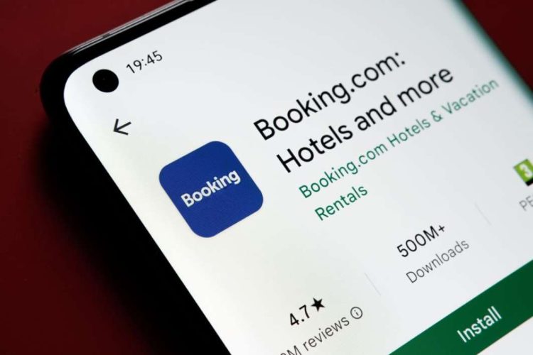 Atenție la rezervările pe Booking! Hackerii se folosesc de ChatGPT pentru a frauda turiștii